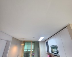 하우스토리 106-105  누수로 인한 도배, 욕실 문 교체